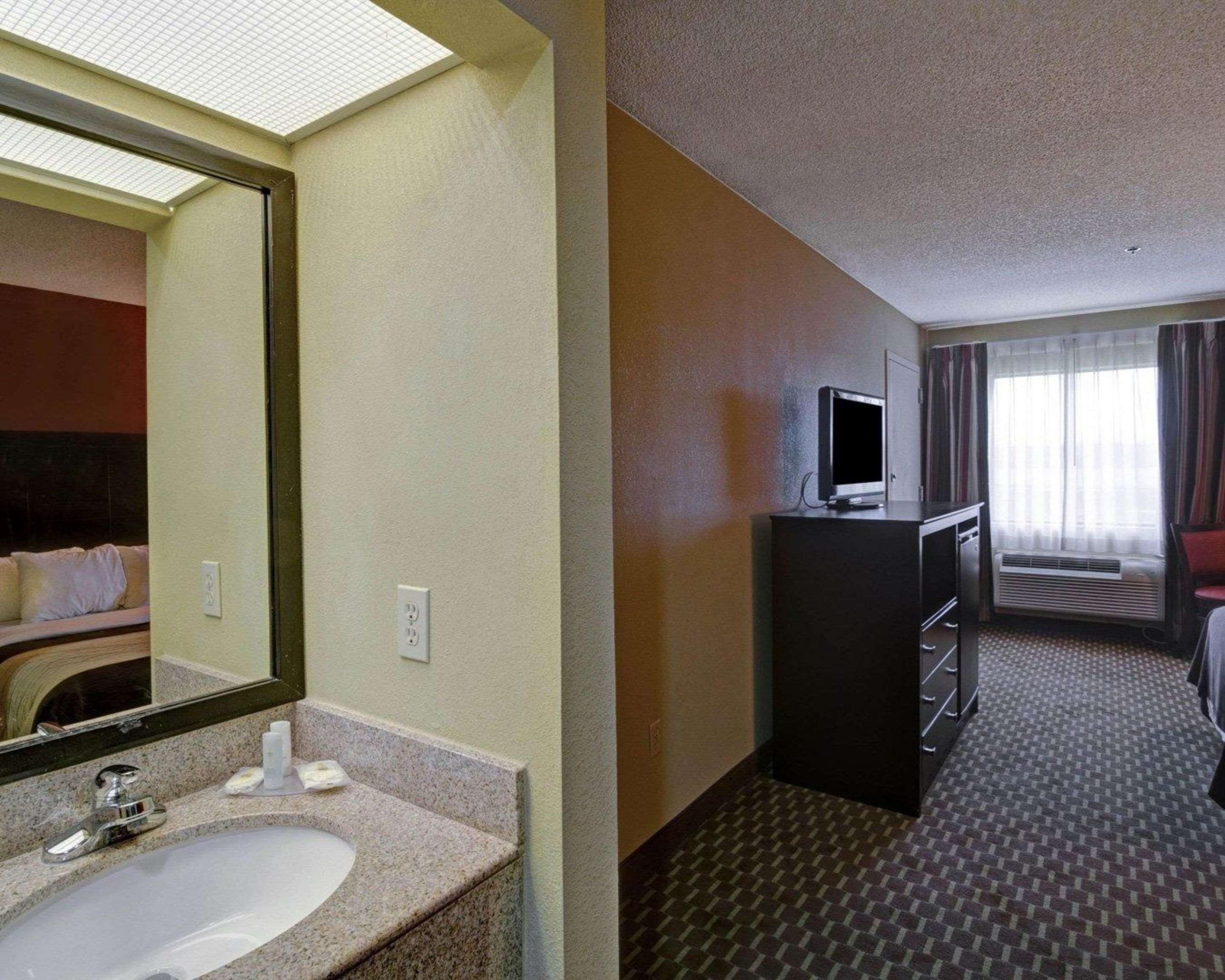 Quality Inn & Suites Pine Bluff Eksteriør billede